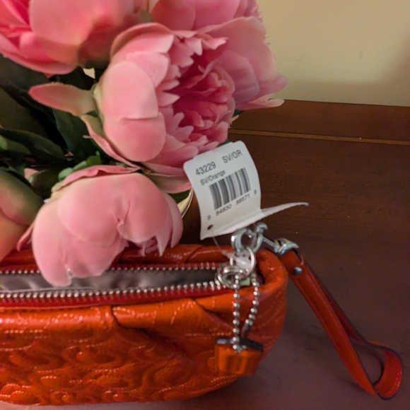 NWT Coach Orange Wristlet Bag - Picture 2 of 6